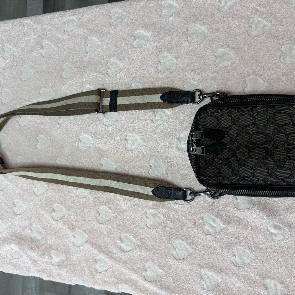 Men's Black and Tan Crossbody Bag - Picture 2 of 2